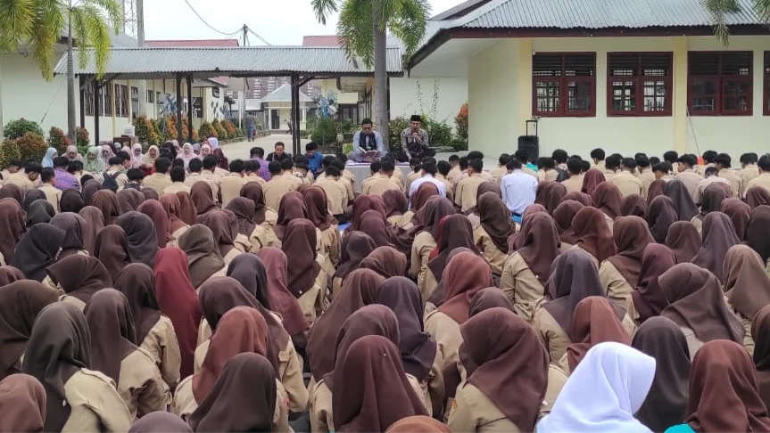 Yasinan Rutin Jumat Pagi Bentuk Karakter Religius Siswa SMK Negeri 1 Langsa